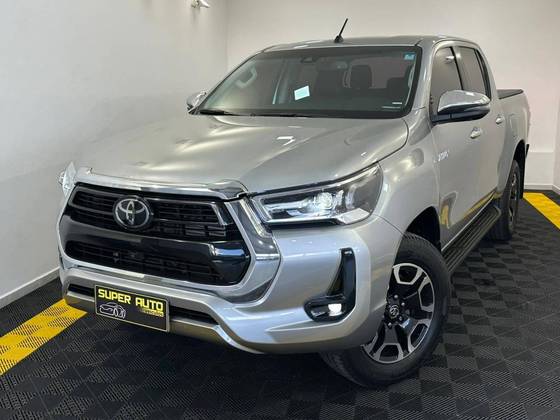 TOYOTA HILUX 2.8 D-4D TURBO DIESEL CD SRX 4X4 AUTOMÁTICO